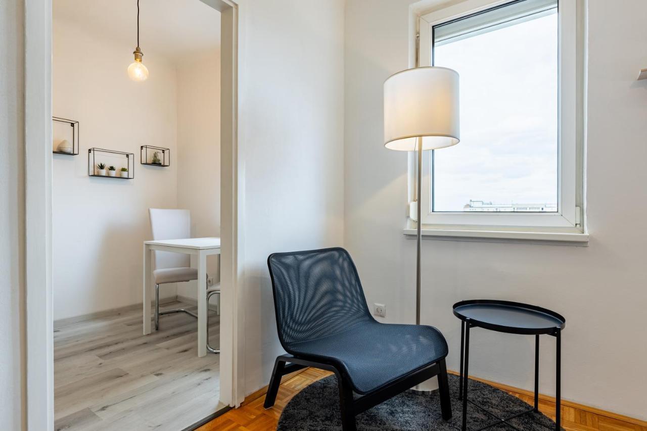 New With A View - Modern Studio Wien Exteriör bild