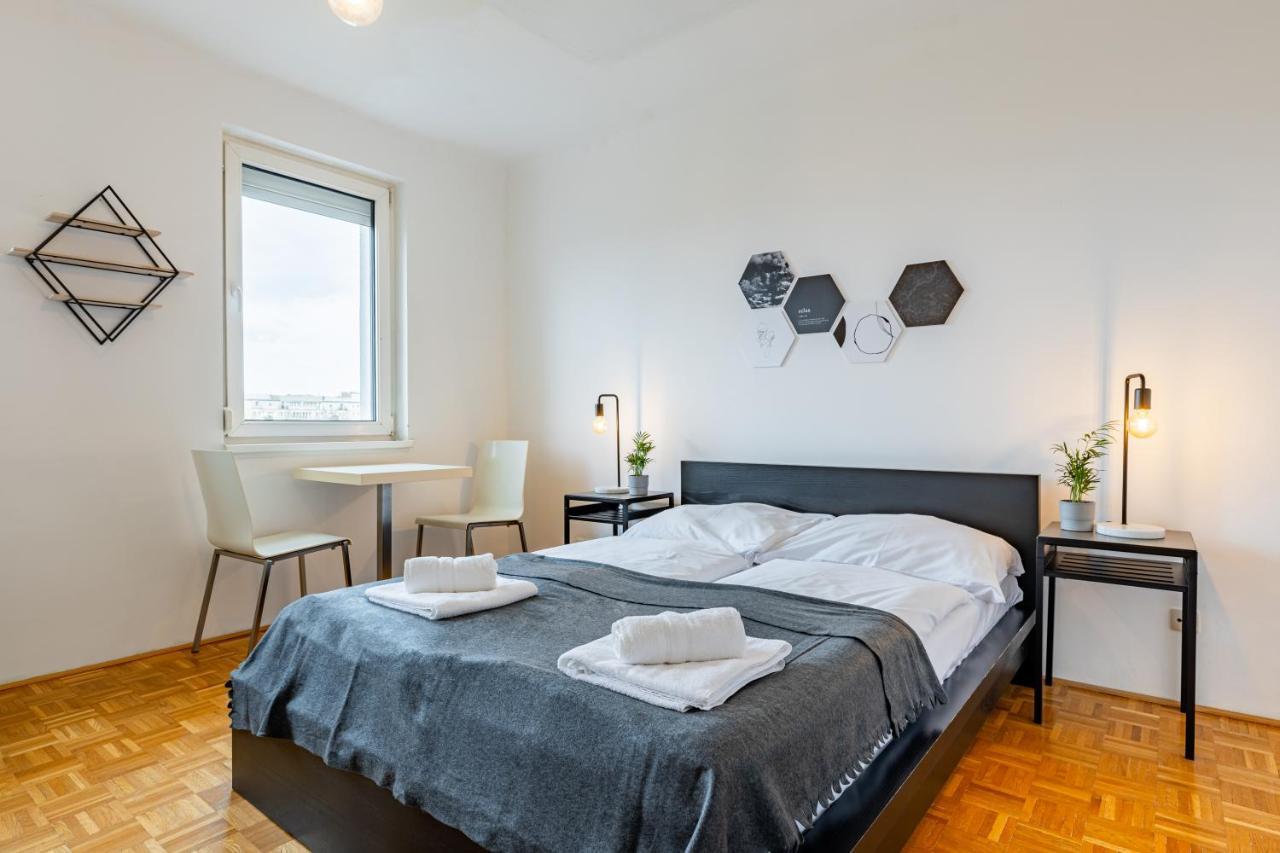 New With A View - Modern Studio Wien Exteriör bild